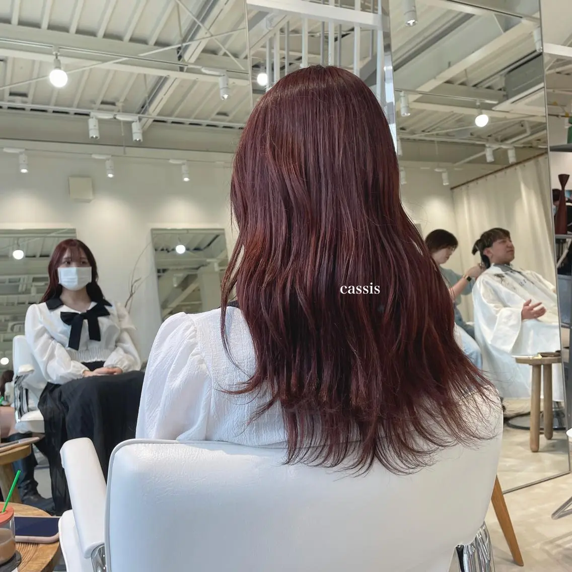 ロング カラー カシス 峯崎 葵のヘアスタイル