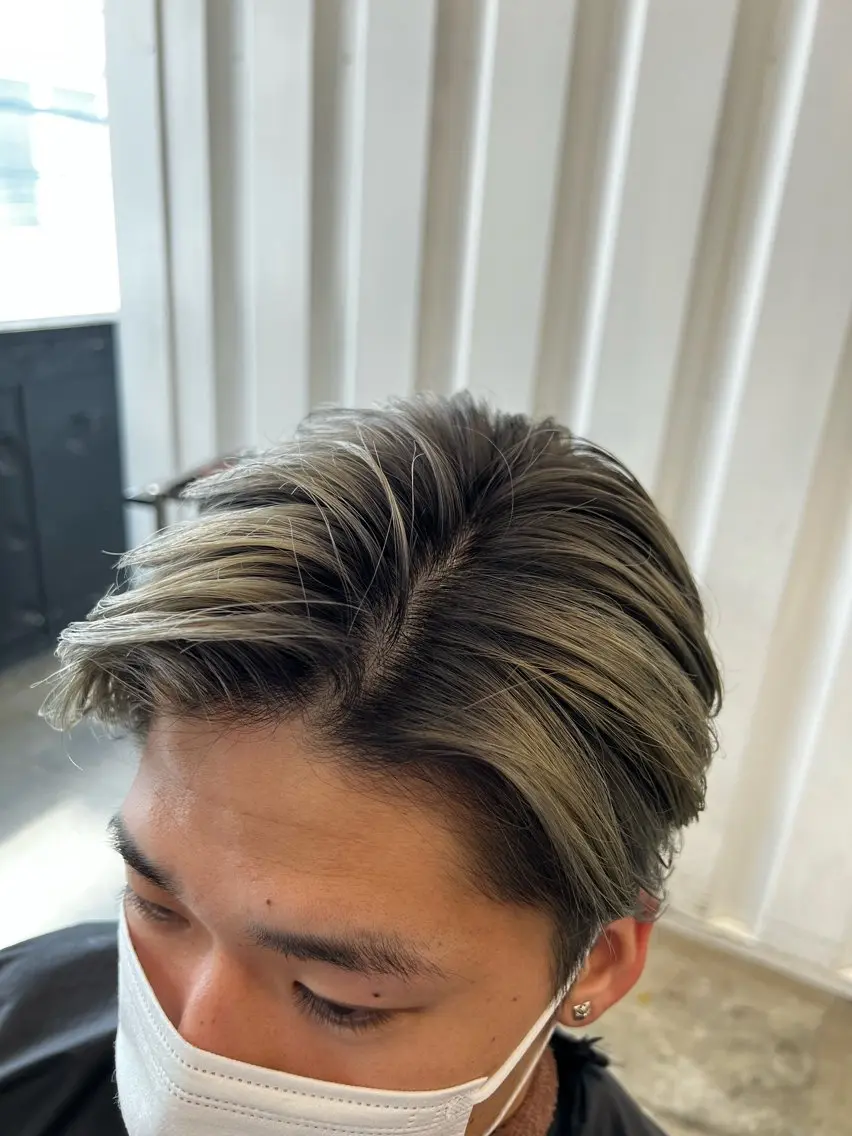 ショート メンズ カット ヘアカラー HI DEのヘアスタイル