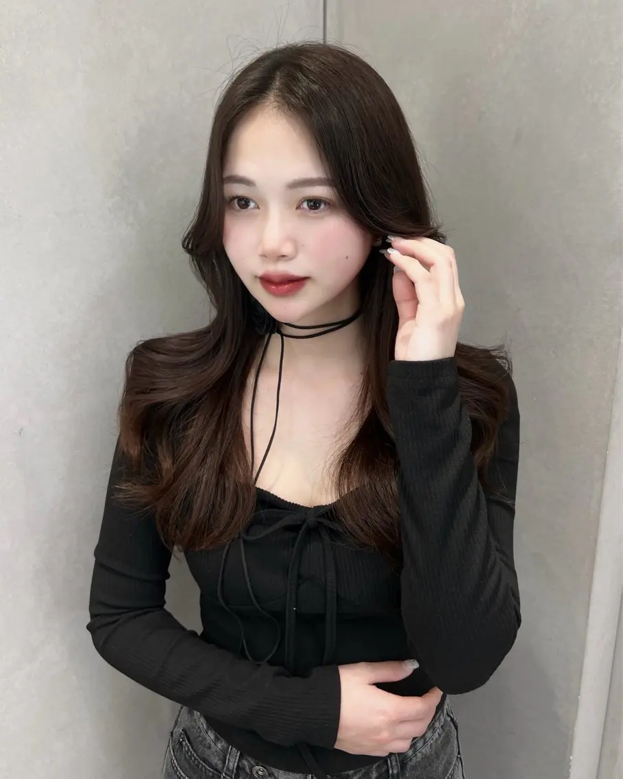 ロング ヘアカラー ハイトーン デザインカラーのヘアスタイル