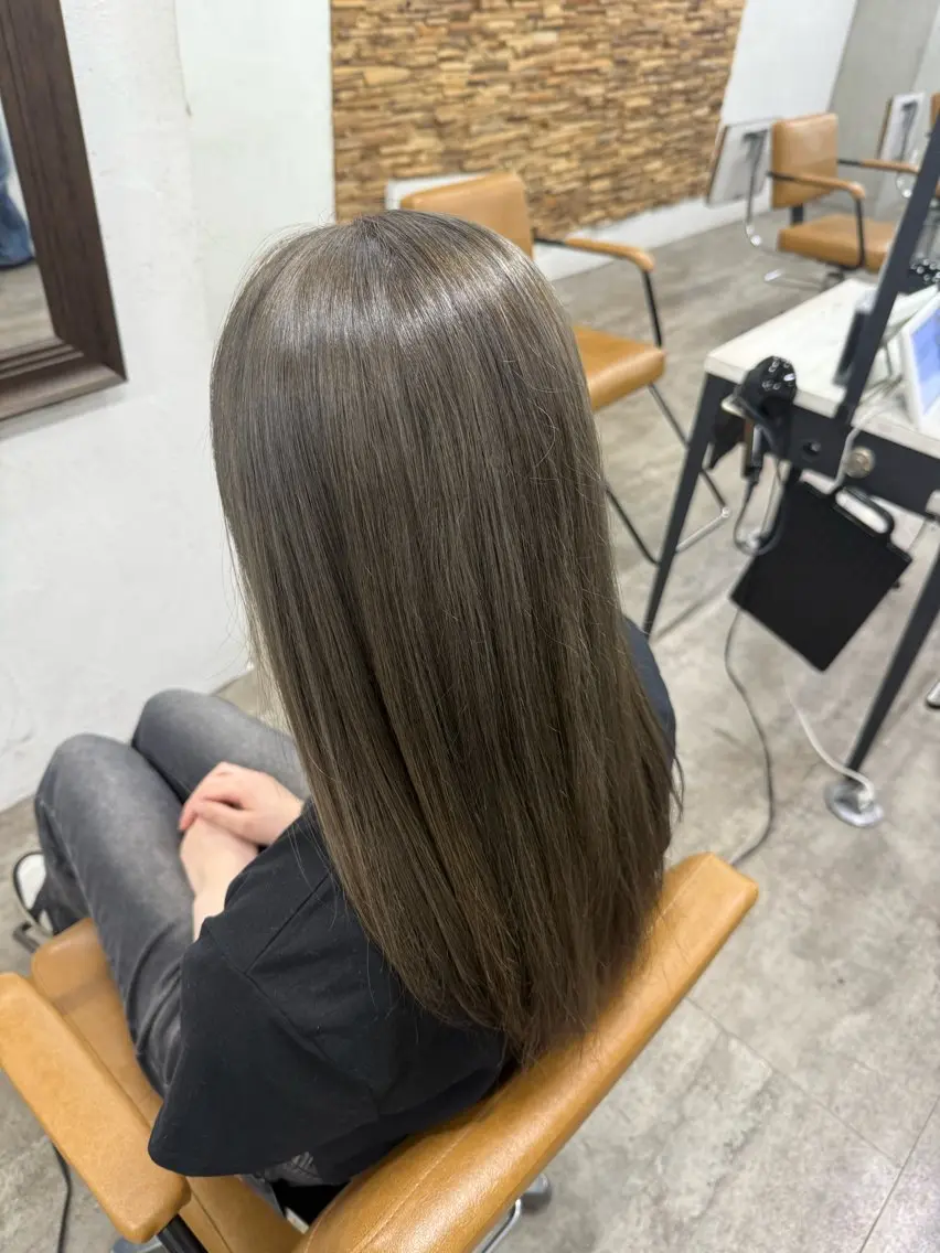 ロング カット ヘアカラー トリートメント SAIKA🤍ミルク ティー/ピンクカラーのヘアスタイル