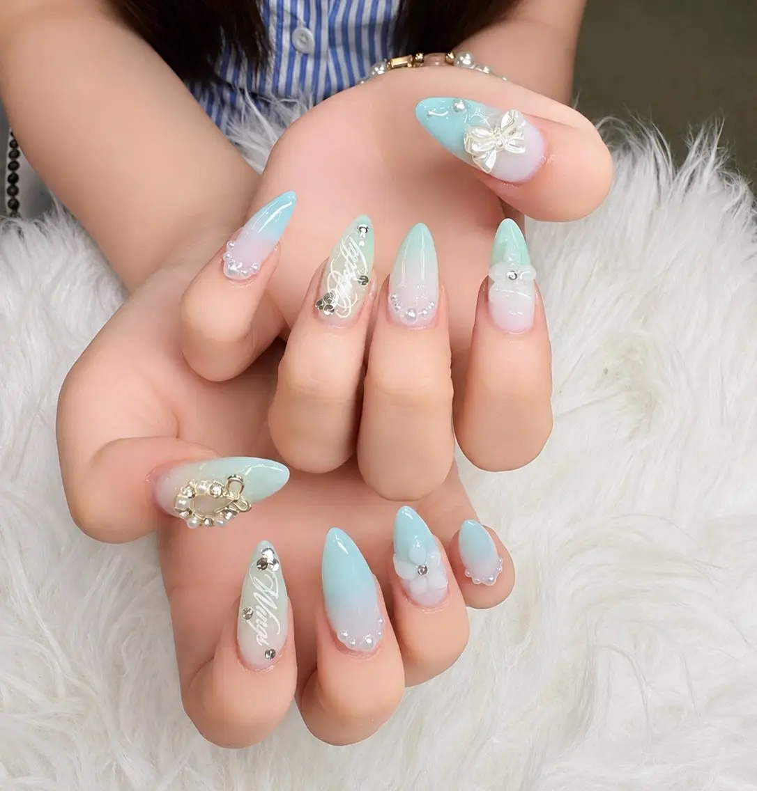 ネイル MIKA RUBY NAIL SLONのネイルデザイン