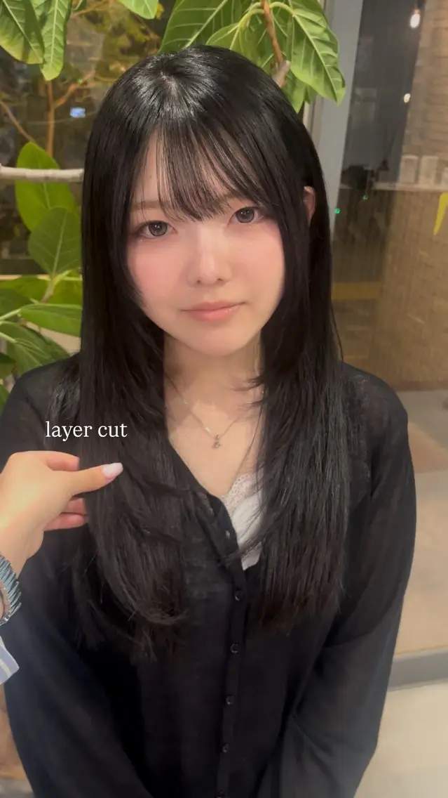 ロング カット 🐈‍⬛JUMI /透明感カラー/🩶のヘアスタイル