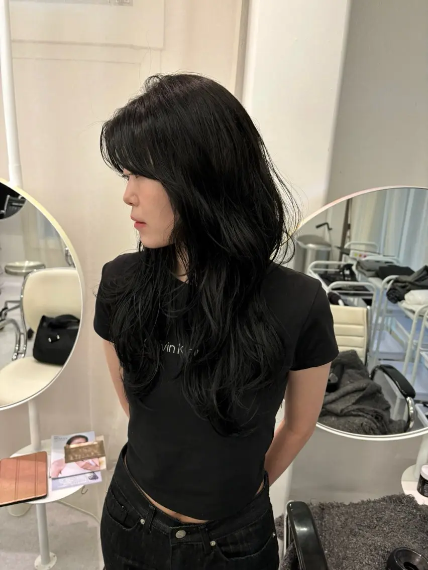 ロング カラー ブルーカラー レイヤーカット カット ヘアカラー トリートメント レイヤーカット🎀 kanaのヘアスタイル