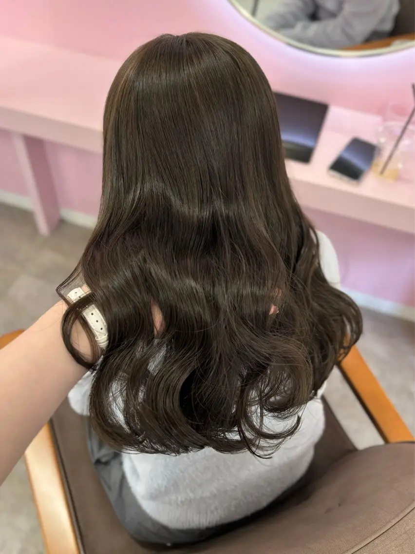 セミロング カラー ヘアアレンジ ブリーチ ダブルカラー グレージュ ブリーチなしカラー オリーブグレージュ 𝑴𝒊𝒌𝒖💝 透明感モテカラーのヘアスタイル