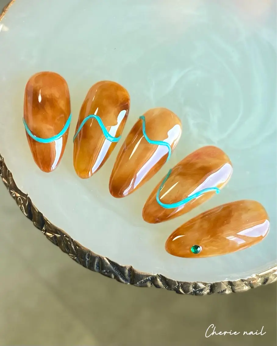 ネイル べっ甲ネイル ジェルネイル ニュアンスネイル オフィスネイル ハンドネイル Cherienail yunaのネイルデザイン