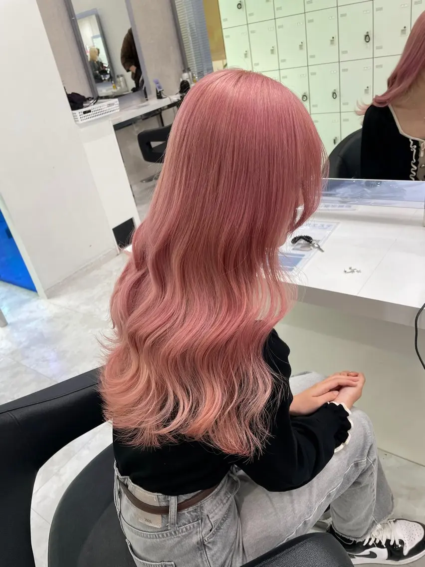 ロング 暖色系ハイトーン♡ mioriのヘアスタイル