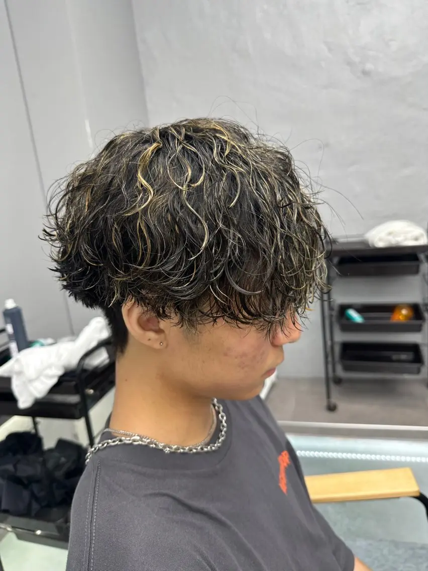 カラー パーマ メンズ 松戸レイヤーカット 塚原悠斗のヘアスタイル