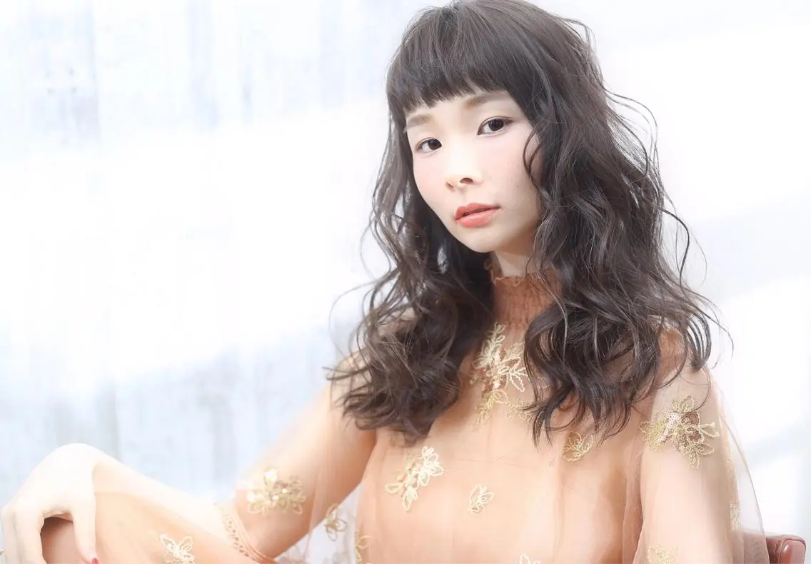セミロング カラー パーマ サワタ ミサのヘアスタイル