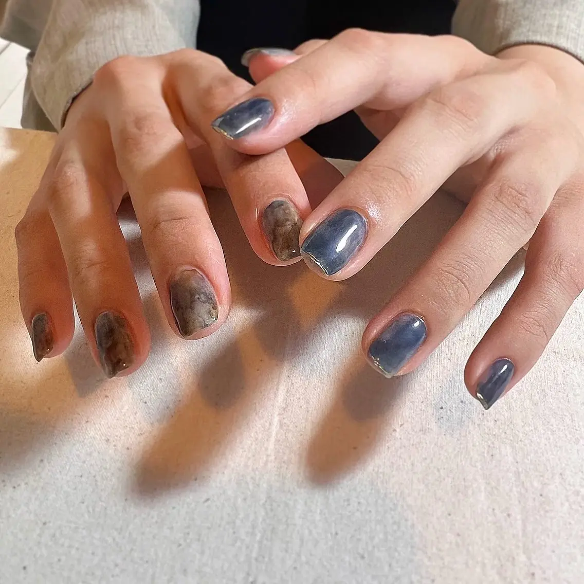 ネイル ブラウン ミラーネイル ネイビー ニュアンスネイル ハンドネイル pointillé .ayaのネイルデザイン