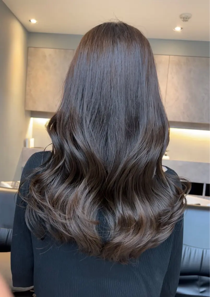 セミロング カット ヘアカラー 🫧髪質改善•艶カラ ー特化🫧谷奥甲太のヘアスタイル