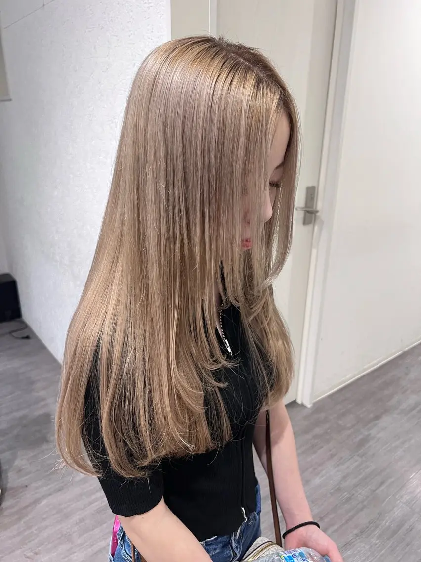 貴方に似合うを提供するトリプルカラー⭐️⭐️⭐️ダブルブリーチ+ワンカラー+美潤トリートメントの写真