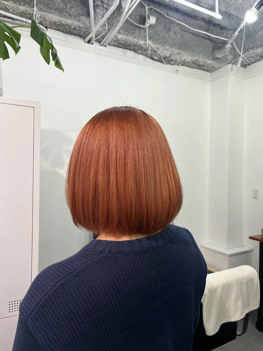ショート カラー ヘアアレンジ ブリーチ レッドカラー 縮毛矯正 中津川 愛恵のヘアスタイル