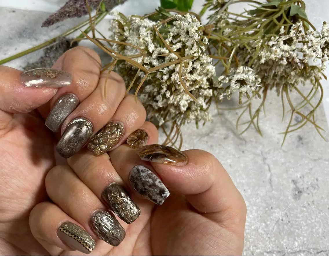 ネイル ブラウン マグネットネイル ミラーネイル BINERVA nail salonのネイルデザイン