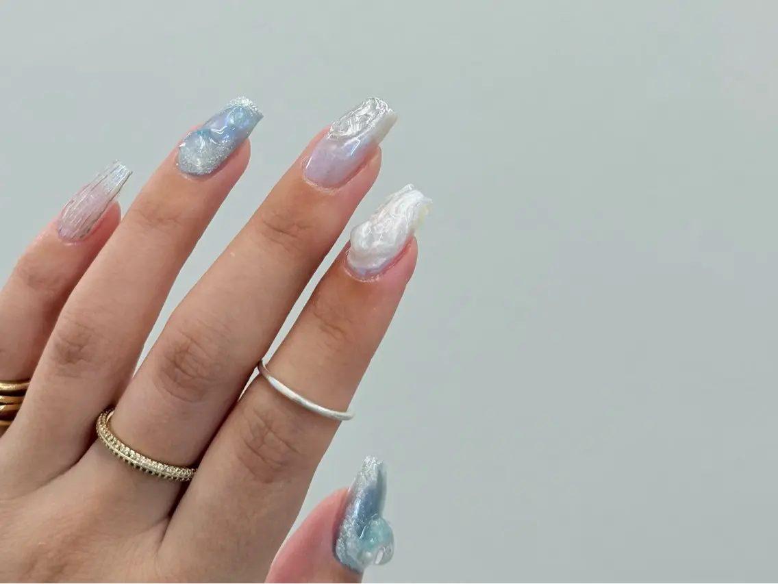 ネイル おそろいネイル ニュアンスネイル オフィスネイル シンプルネイル ハンドネイル AOI 【mio.】のネイルデザイン