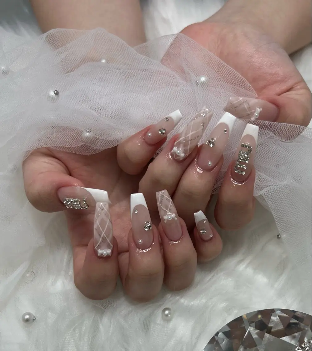 ネイル アートネイル リボン ストーンネイル ハンドネイル pyuna. nailのネイルデザイン