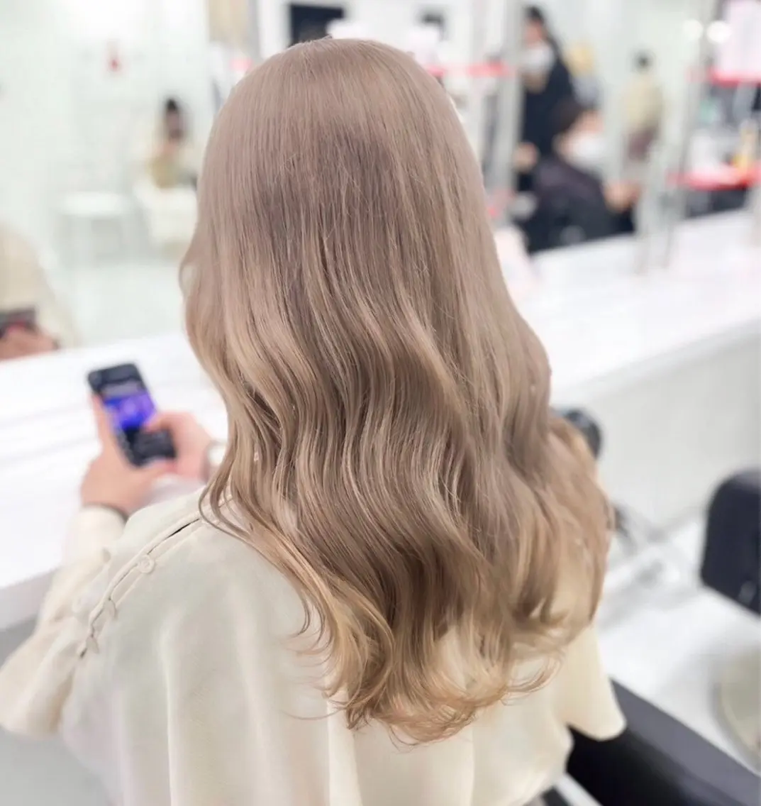 セミロング カラー ヘアアレンジ ブリーチ ハイトーンカラー ヘアカラー トリートメント ヘアセット 🫧モテる💗ダメー ジレスハイトーン🫧のヘアスタイル