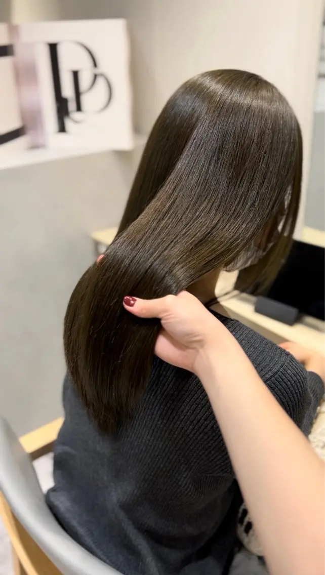 ロング カラー 透明感カラー オリーブカラー ロング LOVEST Rihoのヘアスタイル