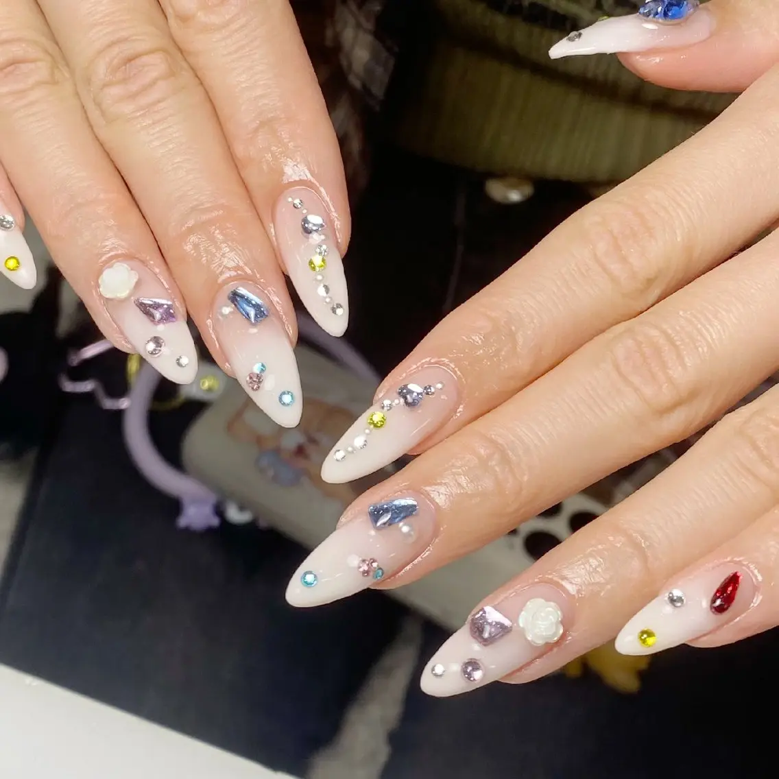 ネイル チークネイル フレンチネイル ジェルネイル ガーリー キラキラネイル ハンドネイル UM Nail Salonのネイルデザイン