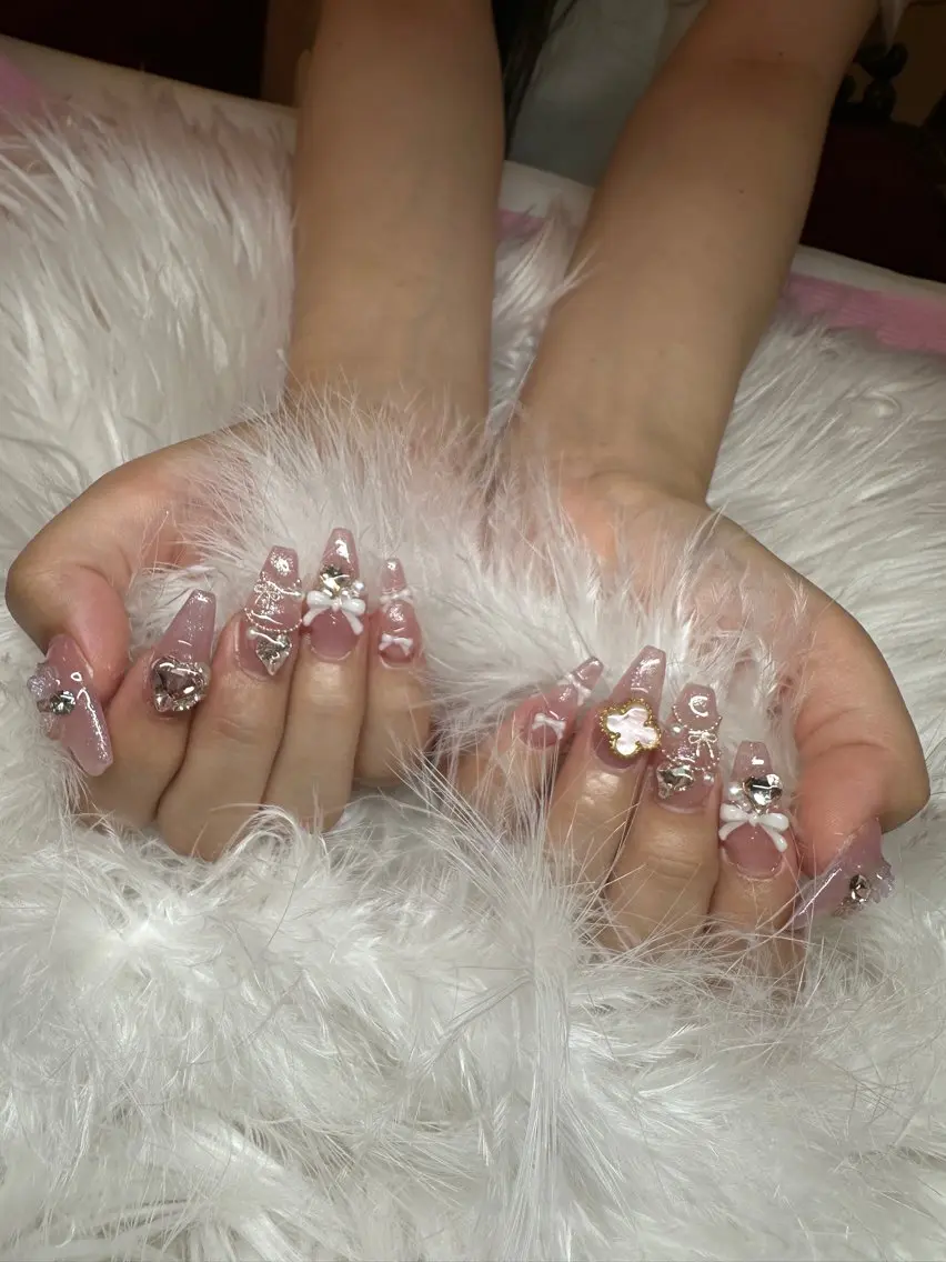 ネイル PEEKABOOミキ ネイル1級保持💅のネイルデザイン