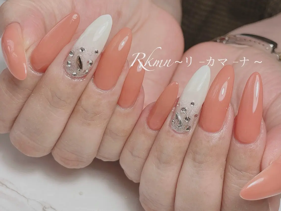 ネイル アートネイル オレンジ 春ネイル ホワイト ハンドネイル フットネイル ハンドケア Rkmn ~リ-カマ-ナ~のネイルデザイン