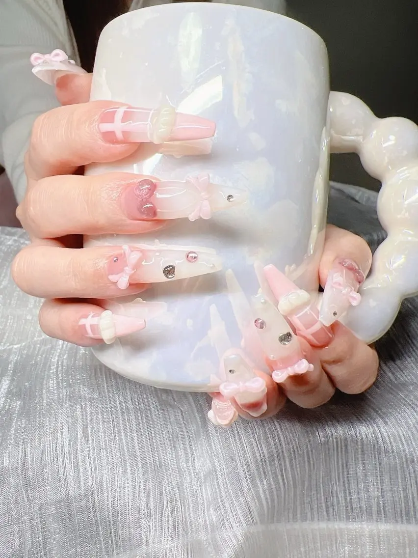 ネイル 長さ出し グラデーション 卒業式 キラキラネイル マグネットネイル Lee Nailsのネイルデザイン