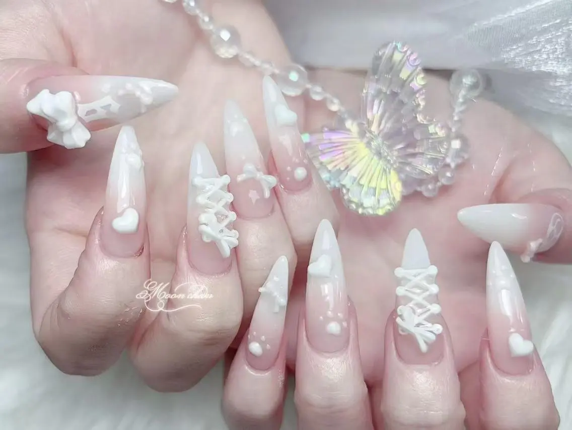ネイル 長さ出し キラキラネイル 韓国ネイル ロングネイル マグネットネイル ハンドネイル ハンドケア Akira✨ nailのネイルデザイン