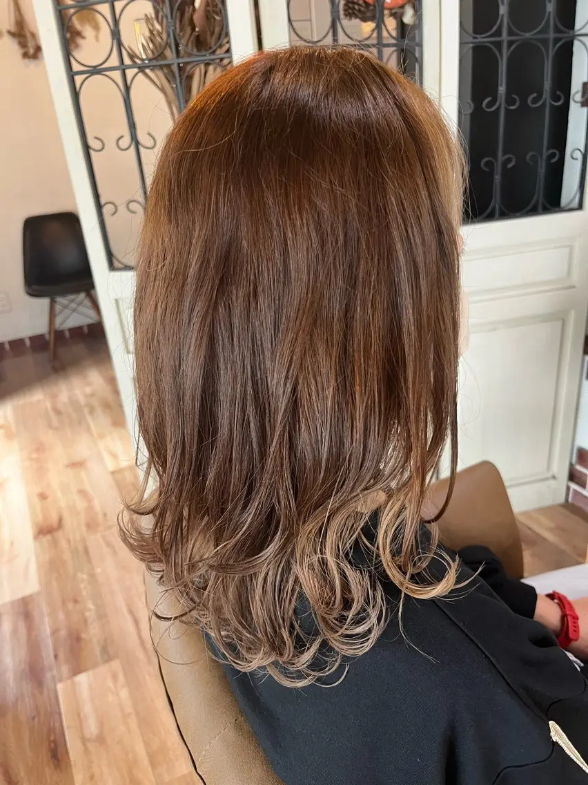 ロング ヘアカラー ブリーチ・カットモデ ル募集中🫧高口小春のヘアスタイル