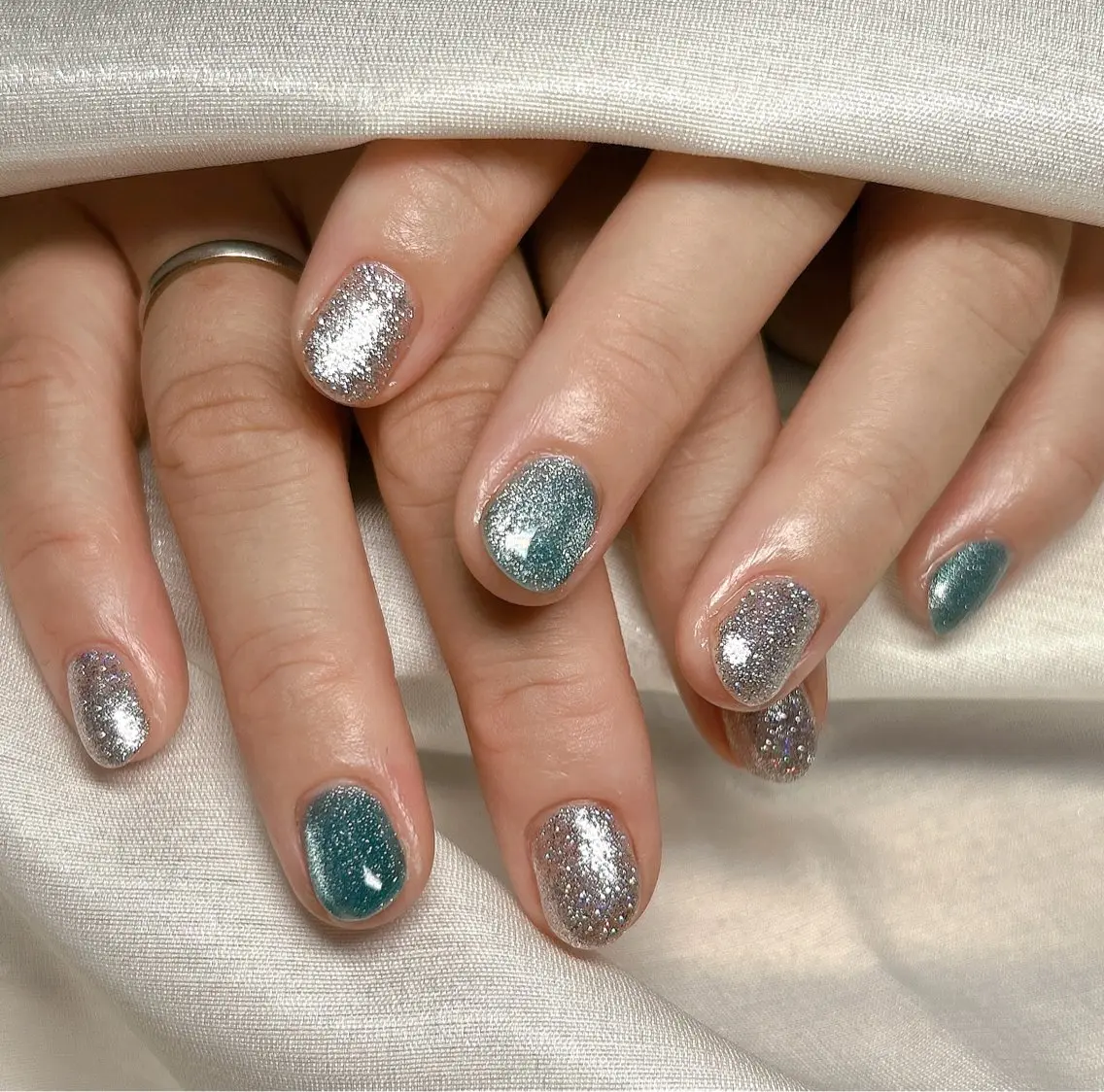 ネイル フラッシュネイル ラメ(グリッター) マグネットネイル ショートネイル ハンドネイル Nailsalon MONA.のネイルデザイン
