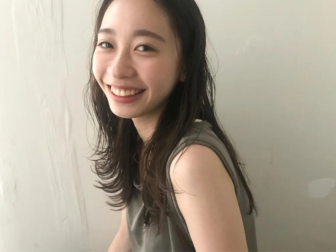 ミディアム カラー 透明感カラー グレージュ シアーグレージュ 貫洞 大介のヘアスタイル