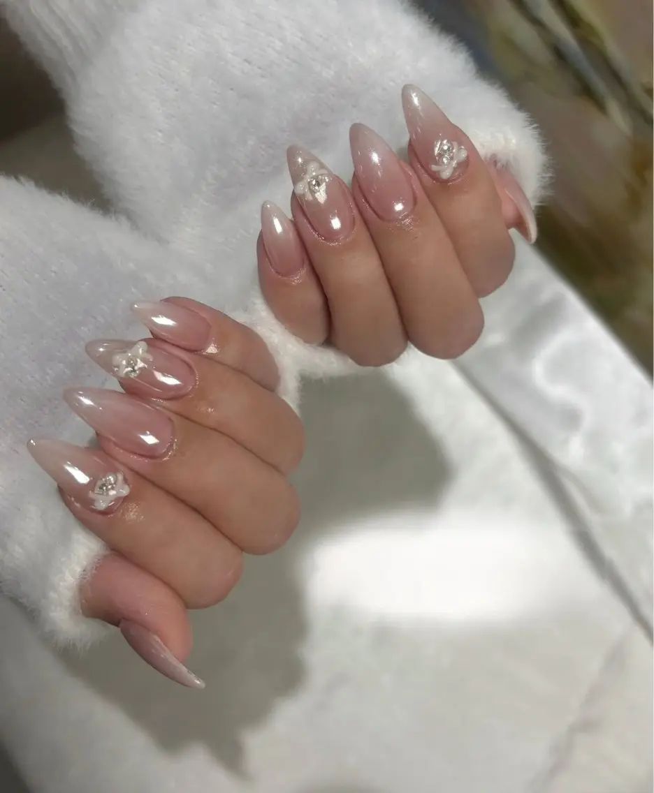 ネイル キラキラネイル マグネットネイル ミラーネイル ニュアンスネイル 春ネイル ハンドネイル Lyna 池袋のネイルデザイン