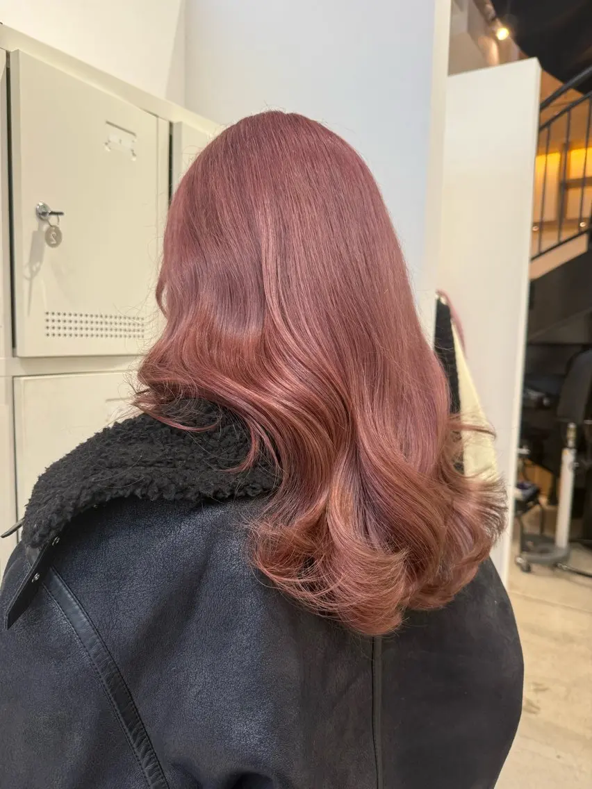 セミロング カラー ブリーチ ピンクカラー ヘアカラー トリートメント 🦋透明感カラー /ケアブリーチ🦋のヘアスタイル