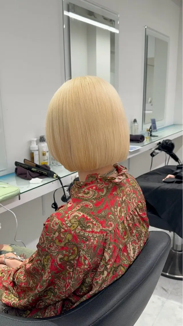 ミディアム カラー ヘアアレンジ ヘアカラー トリートメント ヘッドスパ ヘアセット ウルフカット×ハイ トーン職人🤍ゆうひのヘアスタイル