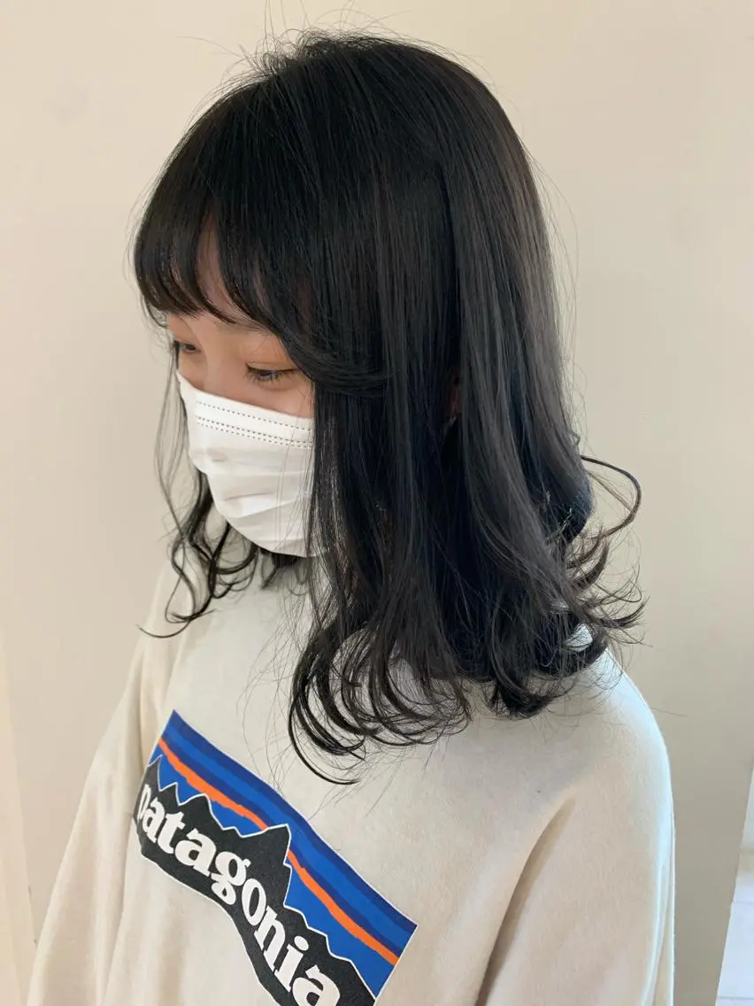【なんちゃって黒染めカラー🖤】カット×真っ黒ではなく透明感のあるダークトーンカラー × プチトリートメント✨の写真