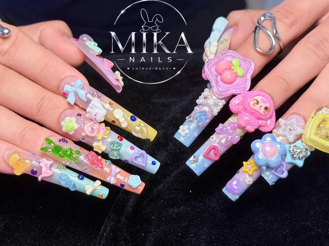 ネイル アートネイル チークネイル ドット フットネイル フレンチネイル ハンドネイル 🌱Rina🎀 Mikaのネイルデザイン