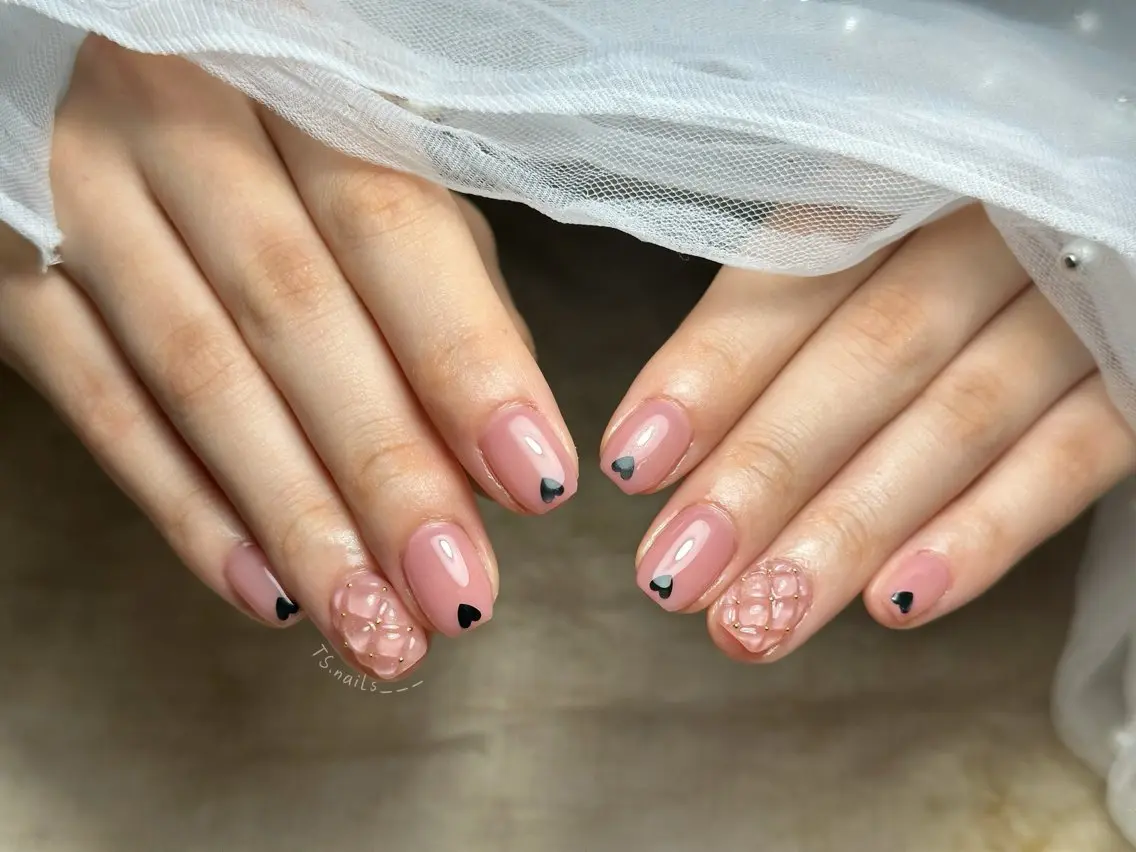 ネイル キラキラネイル マグネットネイル 持ち込み シンプルネイル ハンドネイル フットネイル ハンドケア TS. nails___のネイルデザイン