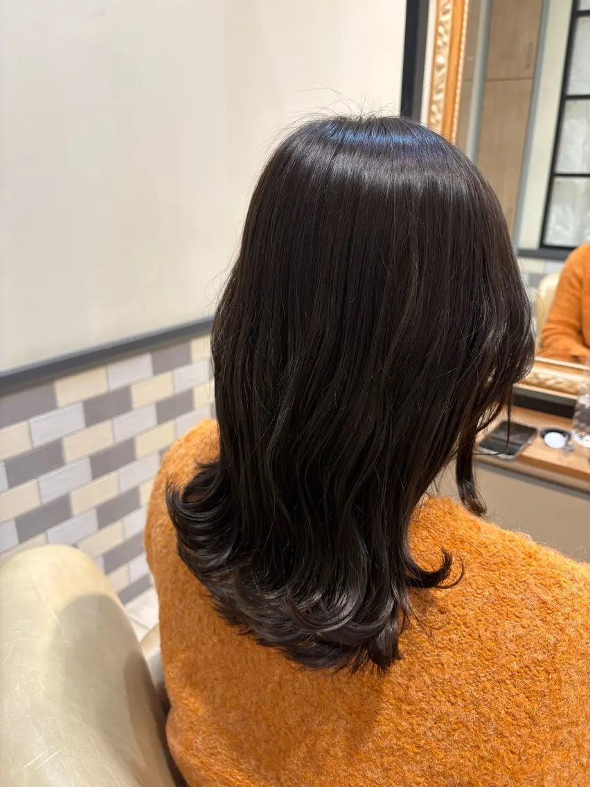 ミディアム カラー ヘアカラー トリートメント SUZUKI AIRIのヘアスタイル