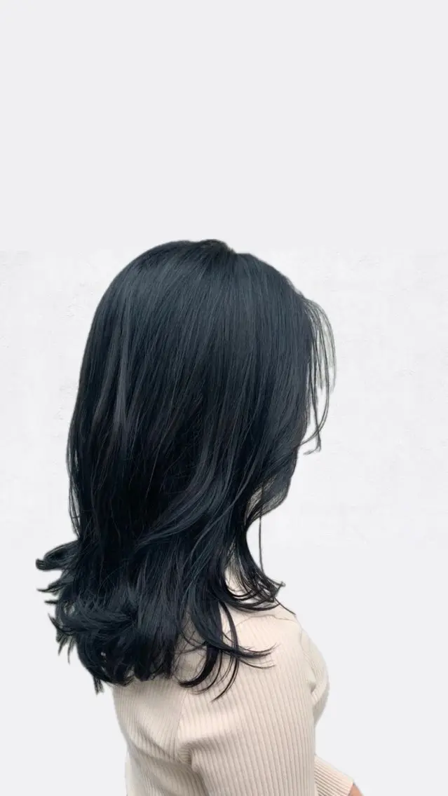 カラー 黒髪 ブルーカラー ブルーブラック 🥥ニシダテ アイラ🥥のヘアスタイル