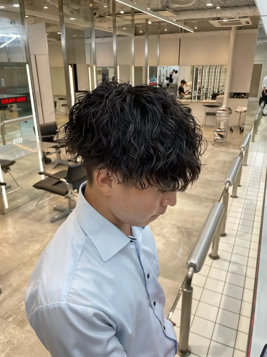 ショート パーマ メンズ メンズパーマ ツイストスパイラルパーマ スパイラルパーマ 神山 哲のヘアスタイル