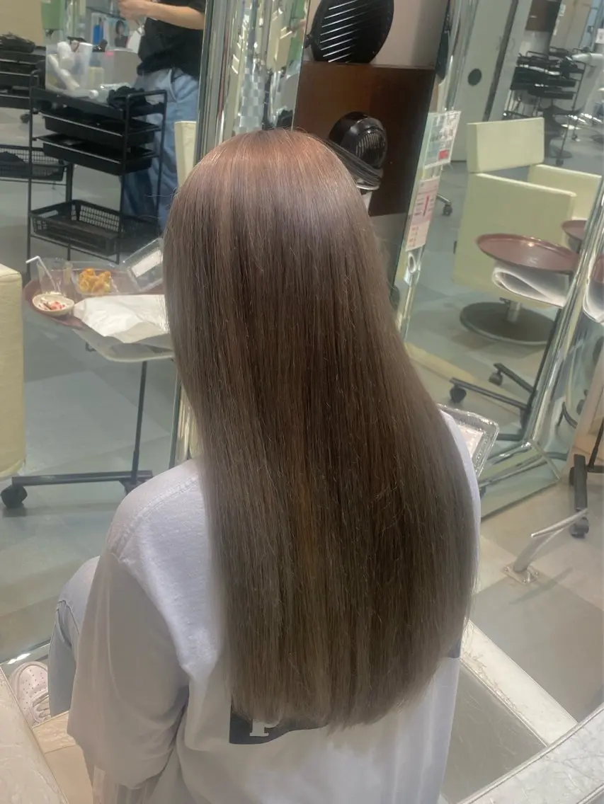 ロング カラー ベージュカラー ブリーチ ダブルカラー トリートメント ヘアカラー トリートメント 緑川 瑠奈のヘアスタイル