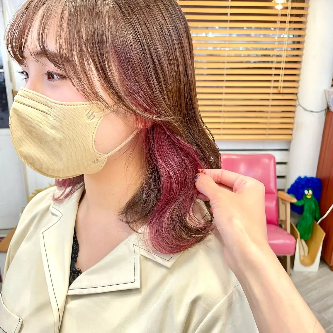 セミロング カラー インナーカラー 推し ブリーチ  髪質改善のヘアスタイル