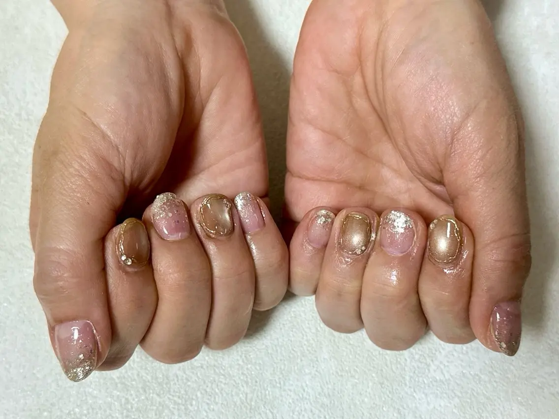 ネイル オーロラネイル フットネイル フレンチネイル ジェルネイル マグネットネイル ハンドネイル mogunail &blowのネイルデザイン