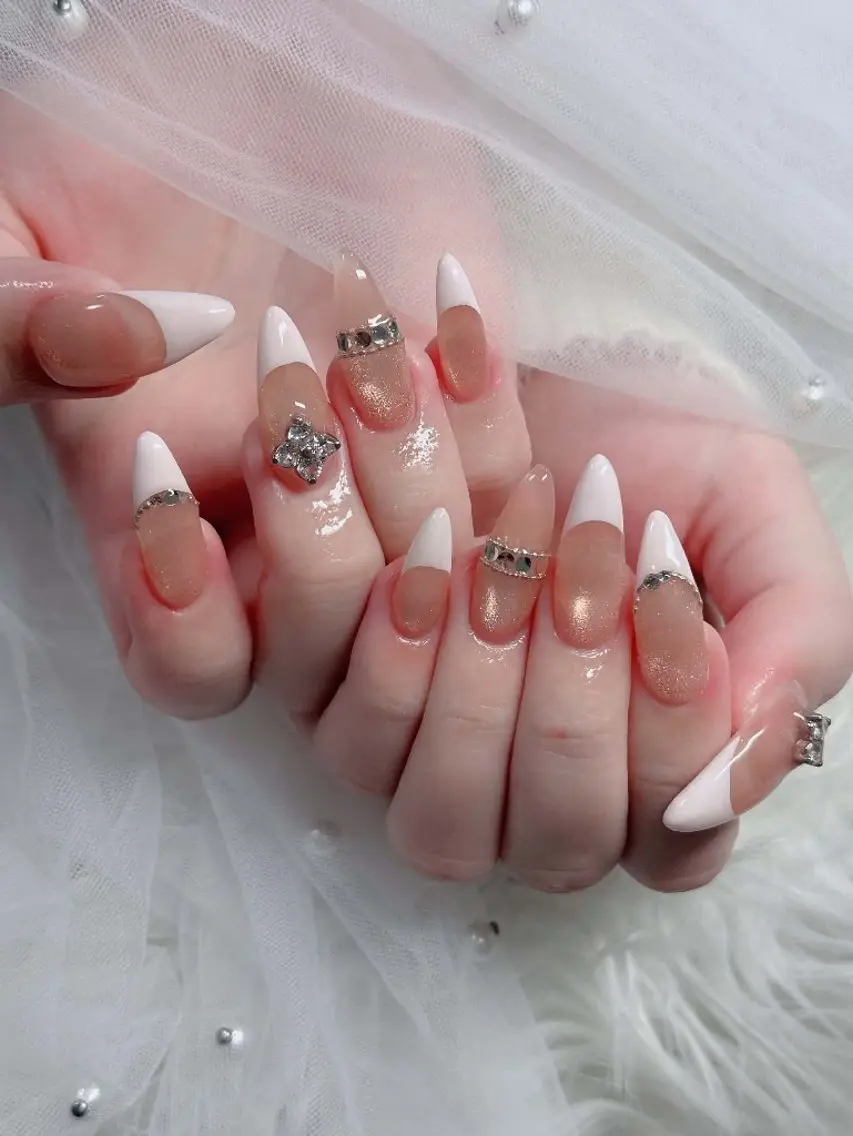 ネイル チークネイル フレンチネイル キラキラネイル 韓国ネイル マグネットネイル ハンドネイル Buruberii hbaby nailのネイルデザイン