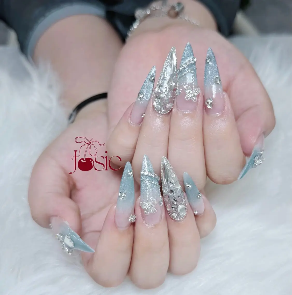 ネイル フレンチネイル ガーリー ガラスフレンチ 氷ネイル・うるうるネイル キラキラネイル ハンドネイル JOSIE nail studioのネイルデザイン