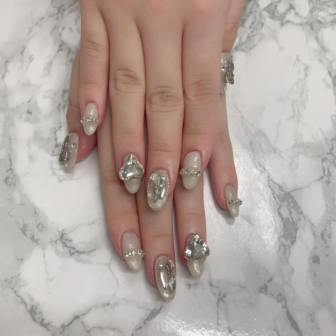 ネイル ハンドネイル はな💎ネイル ワンホン、長さ出しのネイルデザイン