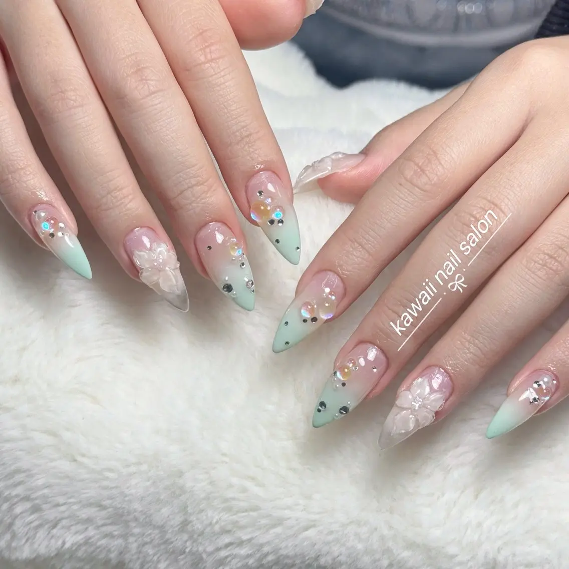 ネイル ドット フレンチネイル 韓国ネイル マグネットネイル オフィスネイル Kawaii Nail Salonのネイルデザイン