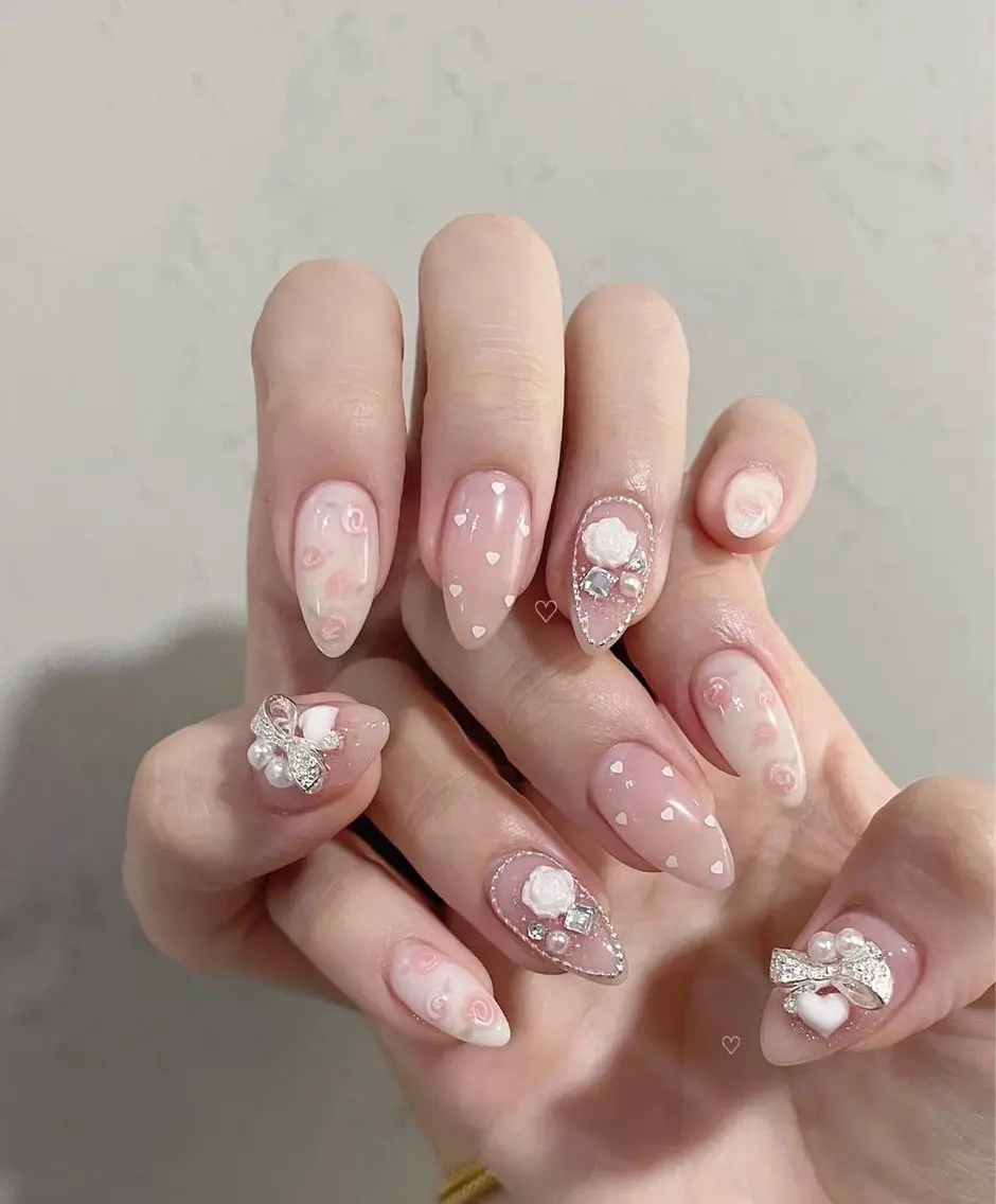 ネイル アートネイル ガーリー ハート 韓国ネイル ラメ(グリッター) ハンドネイル ハンドケア NailSalon✨ Écrinエクランのネイルデザイン