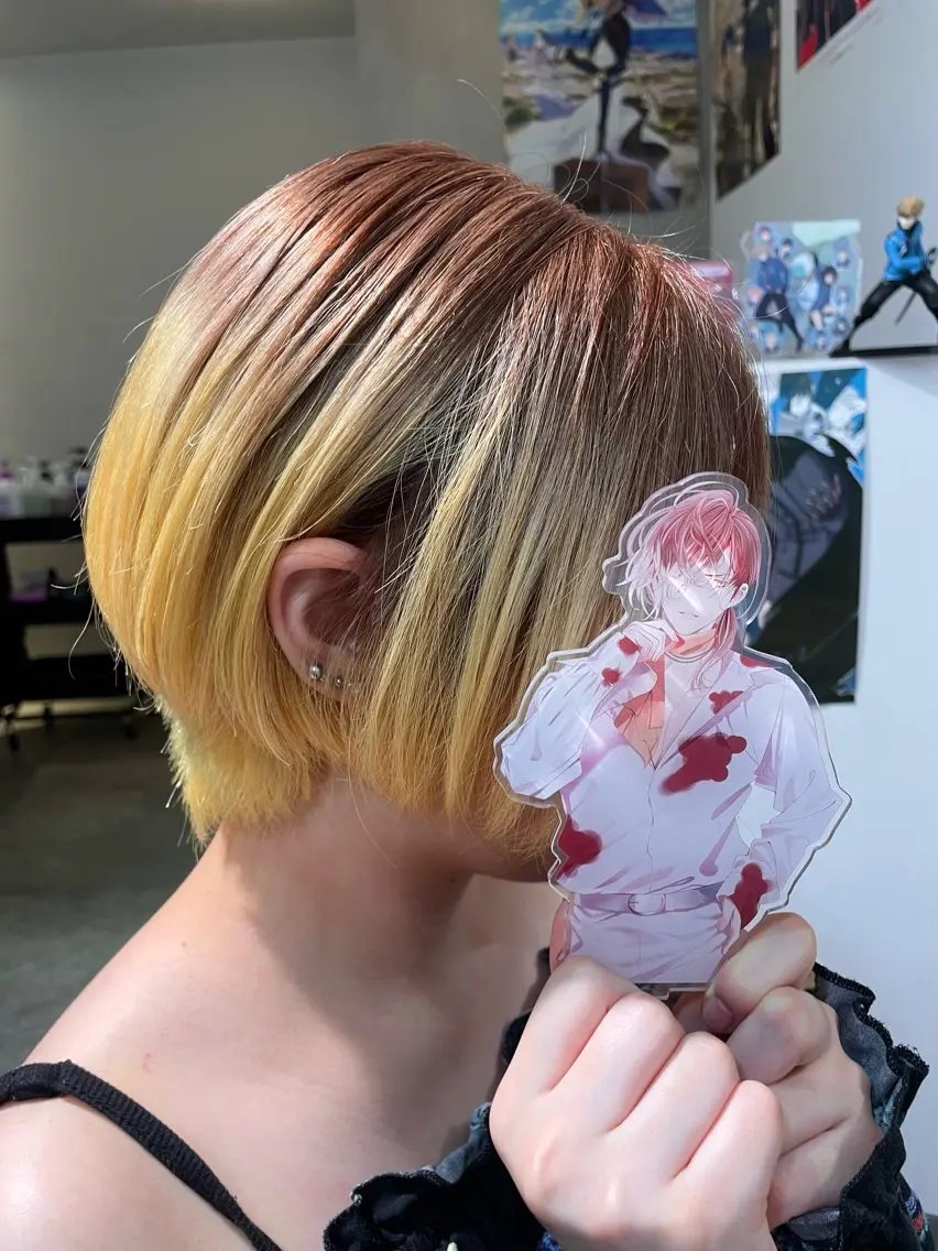 セミロング カラー ブリーチ ケアブリーチ ヘアカラー トリートメント インナーカラー 推し ブリーチ 髪質改善のヘアスタイル
