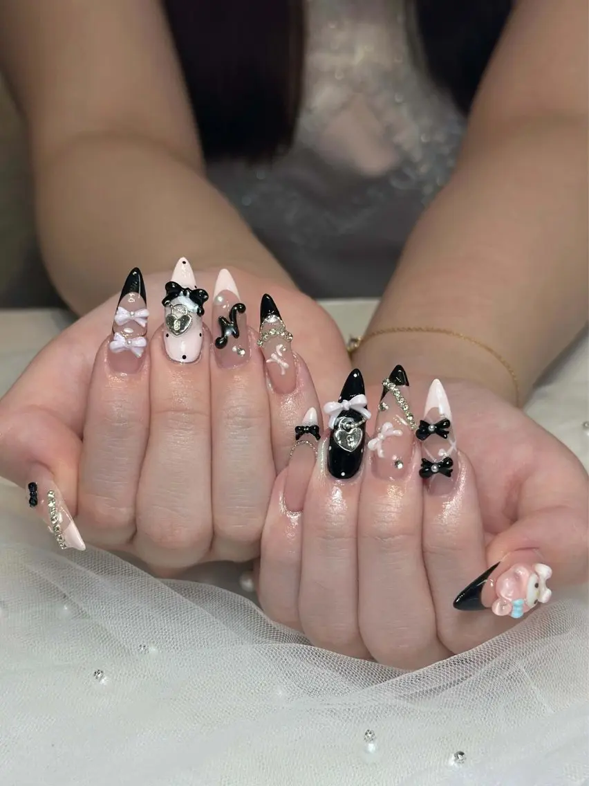 ネイル チークネイル ドット フレンチネイル グラデーション ハート ハンドネイル Julli NailStudioのネイルデザイン