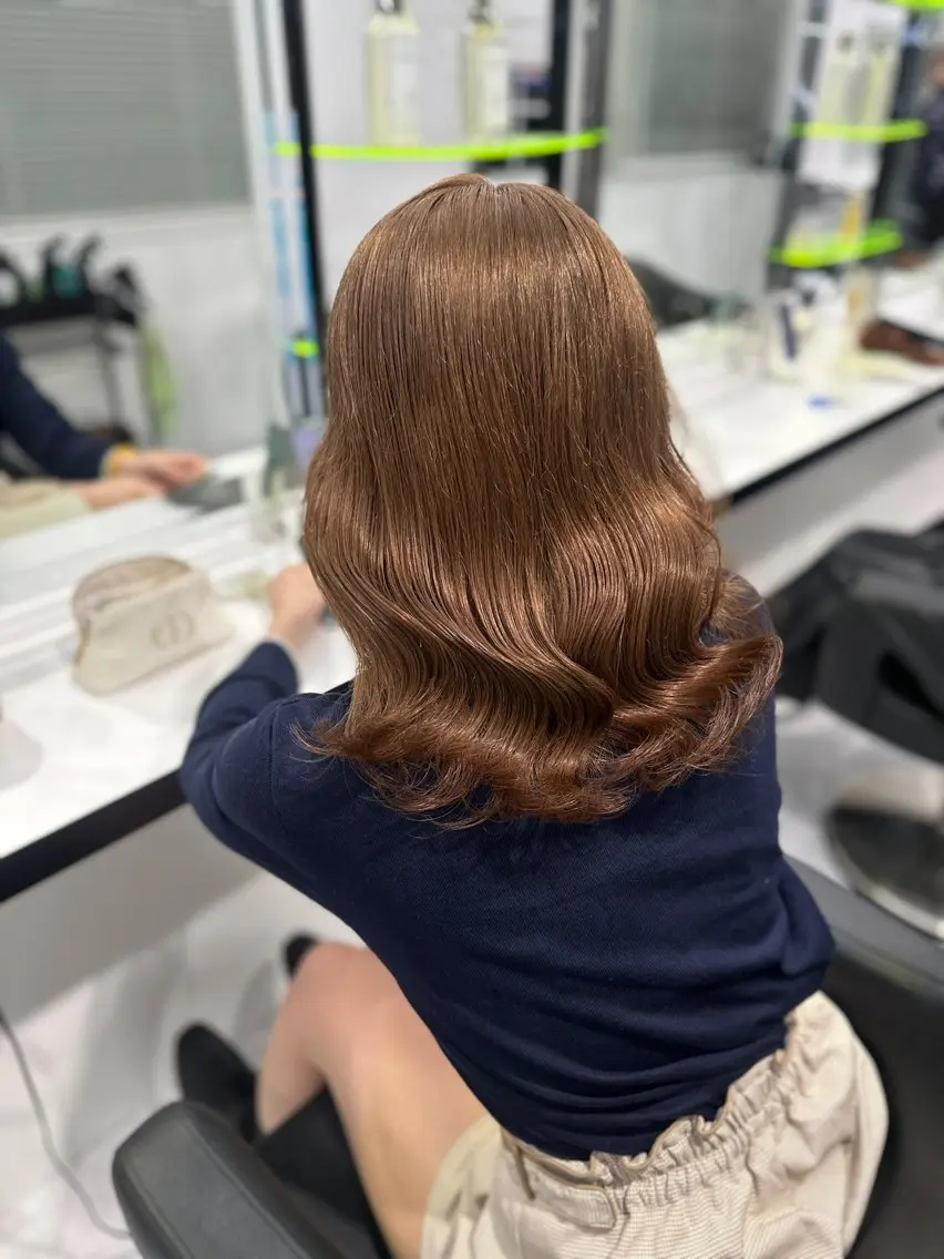 セミロング ヘアカラー ヘッドスパ 🫧ハイトーン🫧 ベージュ🫧徹哉のヘアスタイル