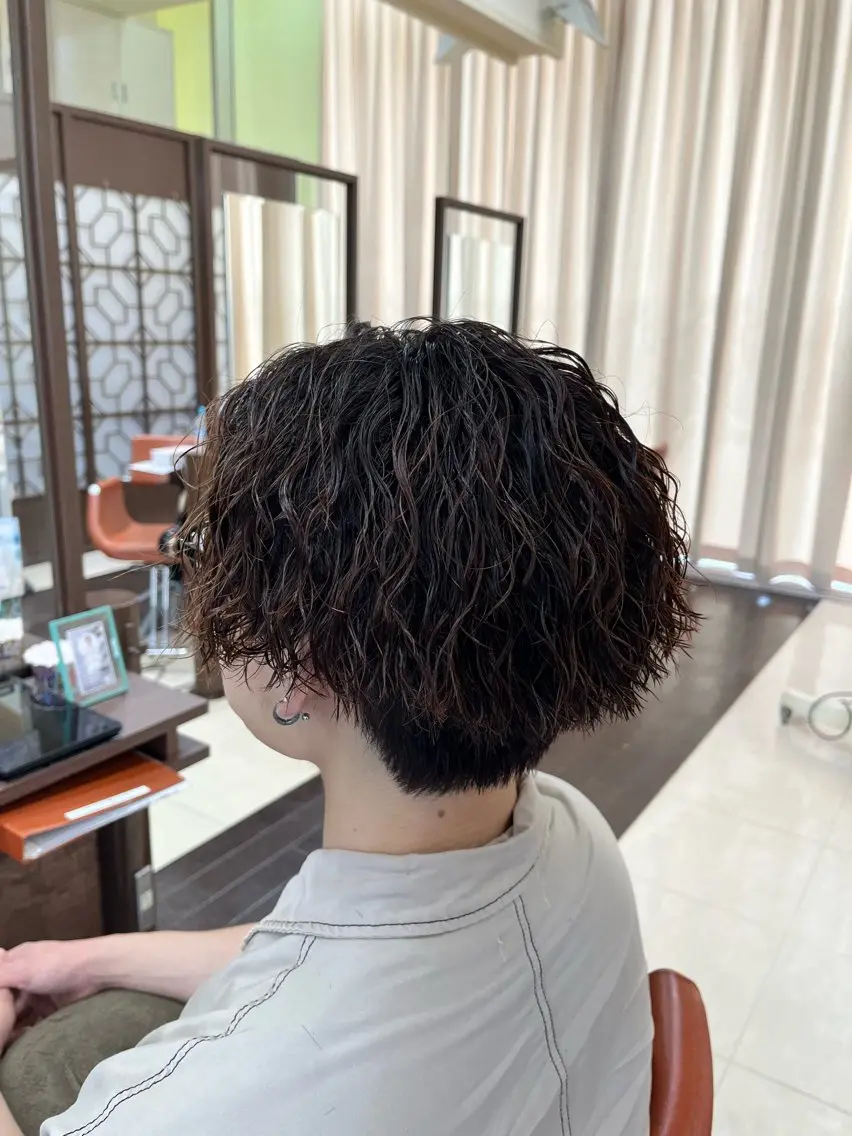 ショート パーマ メンズ センターパート メンズパーマ ツイストスパイラルパーマ スパイラルパーマ 🧊メンズ特化🧊 高木航希のヘアスタイル
